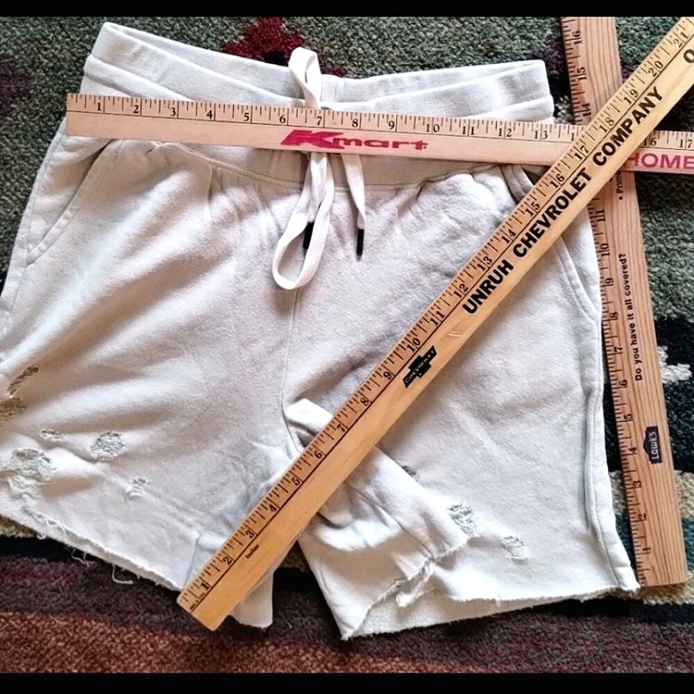 n: Philanthropy NEW Athletic Distressed Pocketed Fleece Shorts Vintage Bone S - Picture 12 of 16
